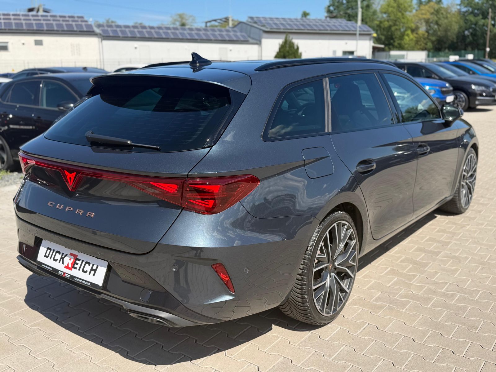 Ilustración del vehículo CUPRA Leon 1.5 eTSI MATRIX*PANO*ALCAN.*AHK*SENN*Drive2