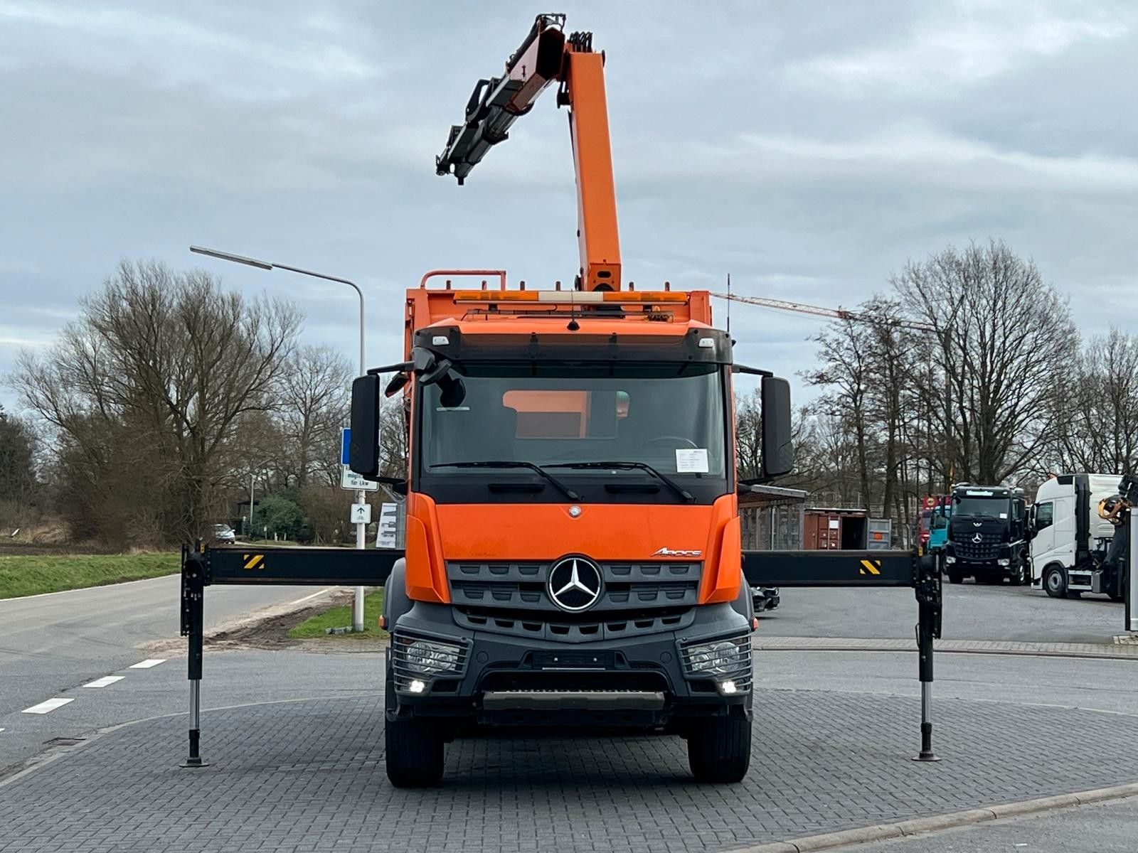 Fahrzeugabbildung Mercedes-Benz Arocs 2643 Kipper PK 18002 Kran Bordmatik