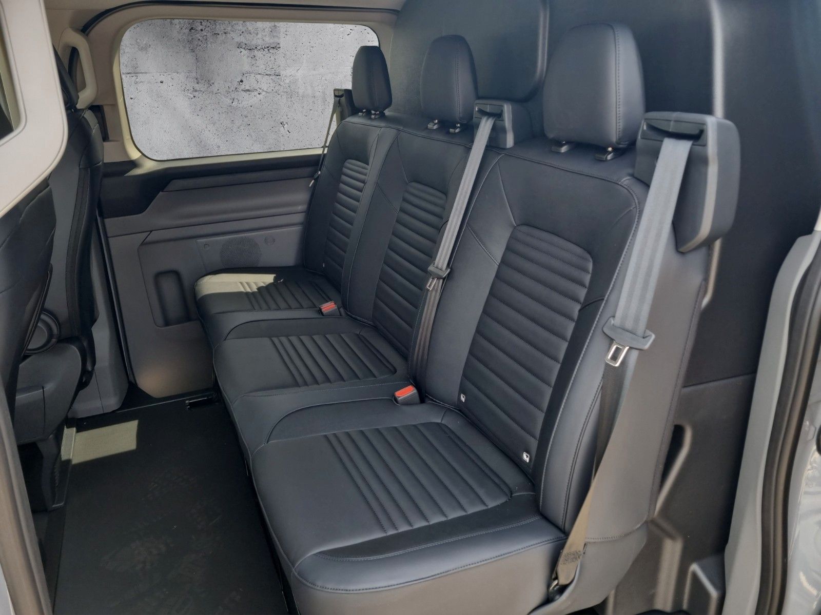 Fahrzeugabbildung Ford Transit Custom Kasten 320 L2 Trail Doppelkabine