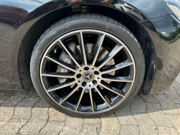Fahrzeugabbildung Mercedes-Benz E 350 d Lim. 4Matic AMG Line Pano 20"