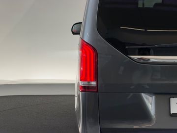 Mercedes V 220 - 10