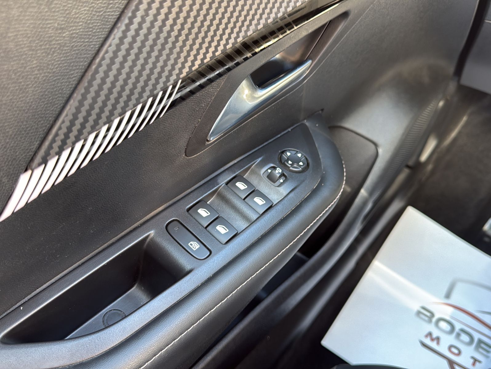Fahrzeugabbildung Peugeot 208 Allure/Hybrid/AT/PDC/LED ab 185,00 € i.M.