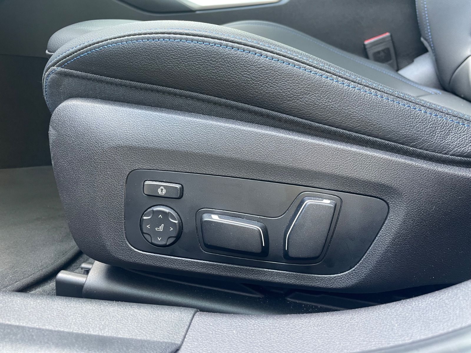 BMW 330 d xDrive M Sport Glasdach Head Up 360°Kamera foto 21