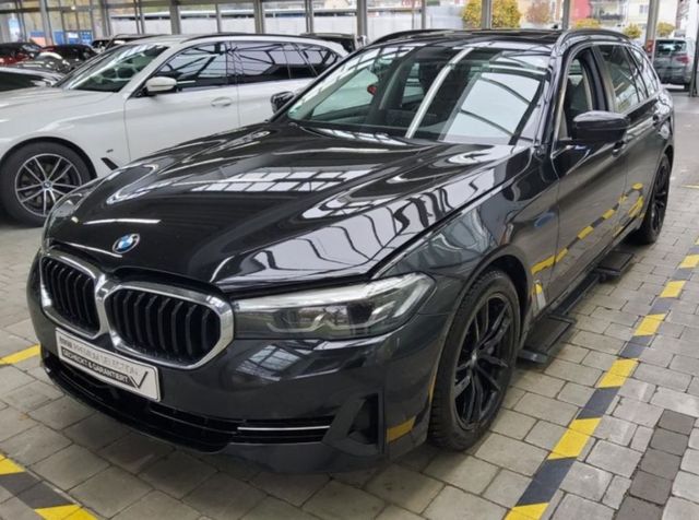 BMW 530d Touring Aut.|NAVI|PANO|LEDER|R-CAM|SHZG|