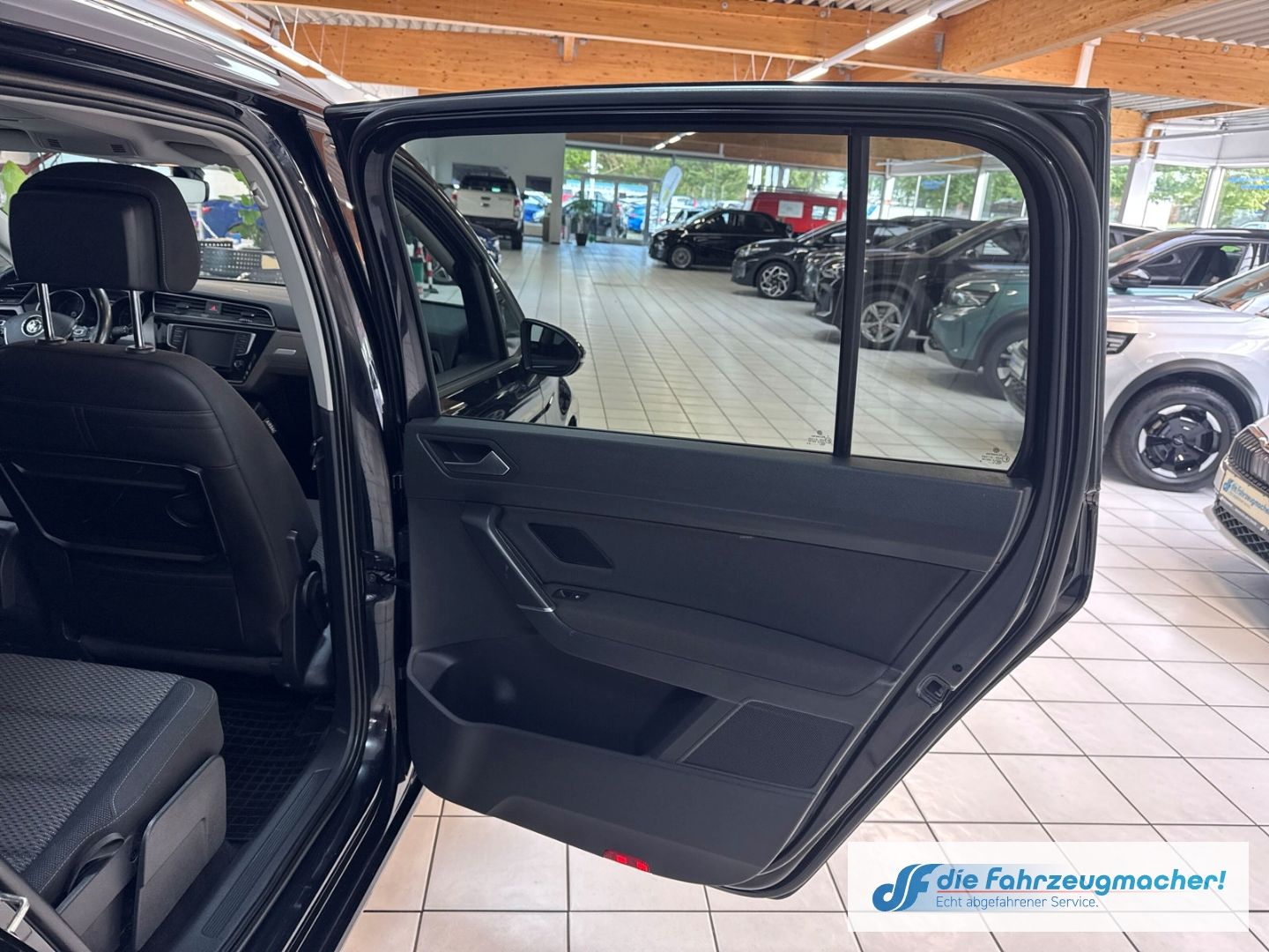 Fahrzeugabbildung Volkswagen Touran Comfortline 2,0TDi Navi Dyn. Kurvenlicht