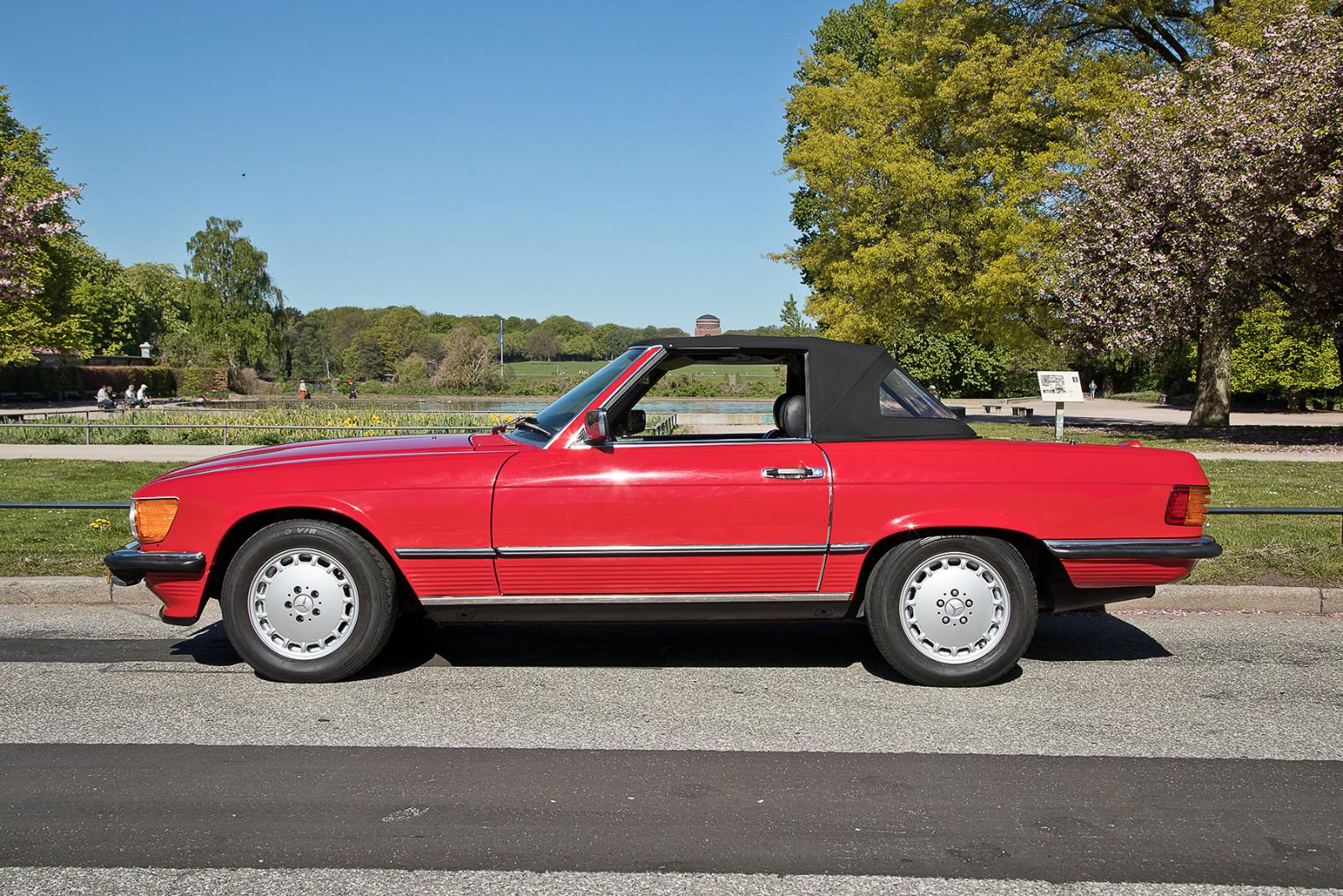 Mercedes-Benz 560 SL mit sehr guter Technik und Substanz