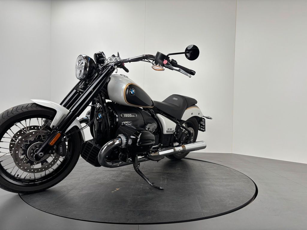 Fahrzeugabbildung BMW R18 *JEKILL&HYDE-AUSPUFF *BEACHBAR-LENKER
