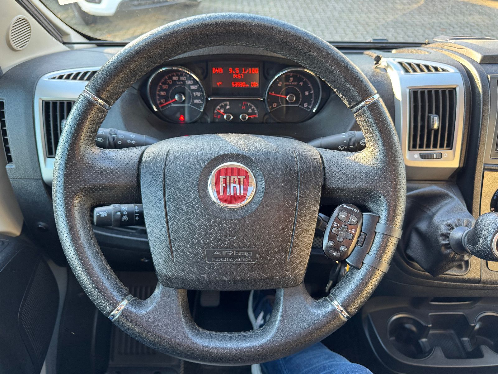 Fahrzeugabbildung HYMER / ERIBA / HYMERCAR EXSIS T 688 FIAT ALKO 2X TV SAT SOLAR AHK PANO