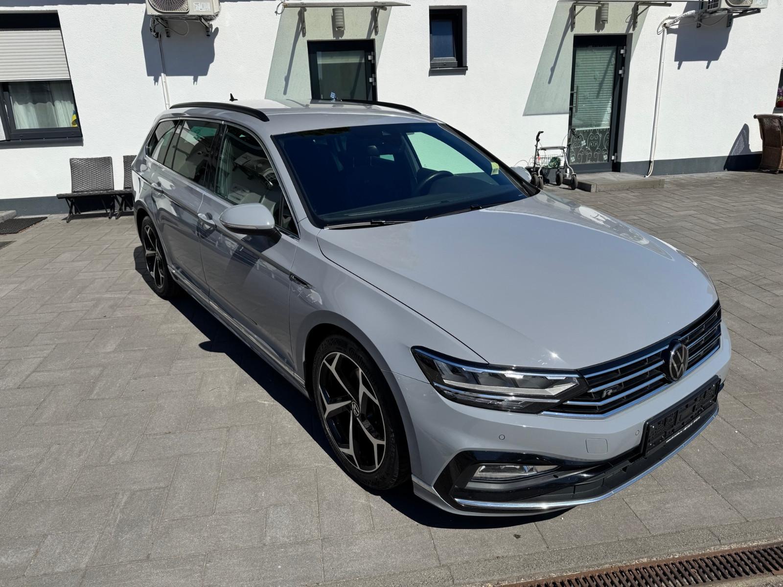 Volkswagen Passat Variant R-Line 200PS  ACC LED Leder Digit