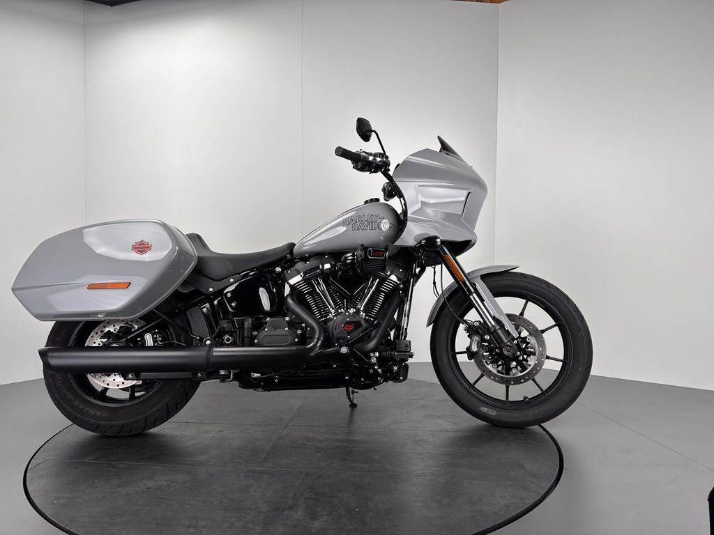 Fahrzeugabbildung Harley-Davidson LOW RIDER ST FXLRST *NEUWERTIG *1. HAND