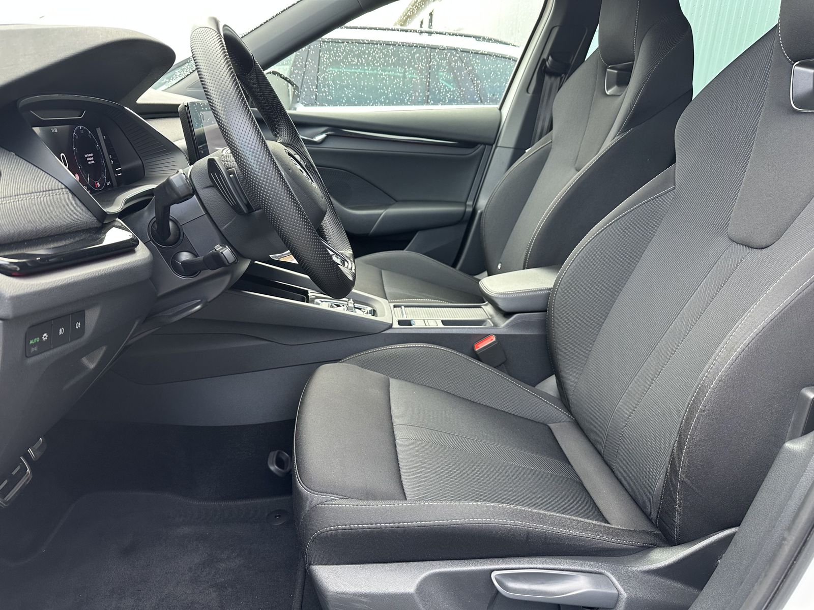 Fahrzeugabbildung SKODA Octavia Combi Sportline NAV+LED+VCOCK+18ZOLL+ACC