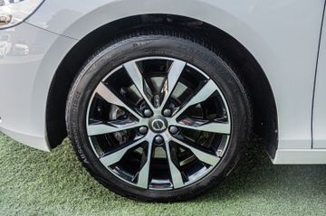 Fahrzeugabbildung Volvo V40 Momentum |RÜCKFAHRKAMERA|NAVI|PDC|SHZ|