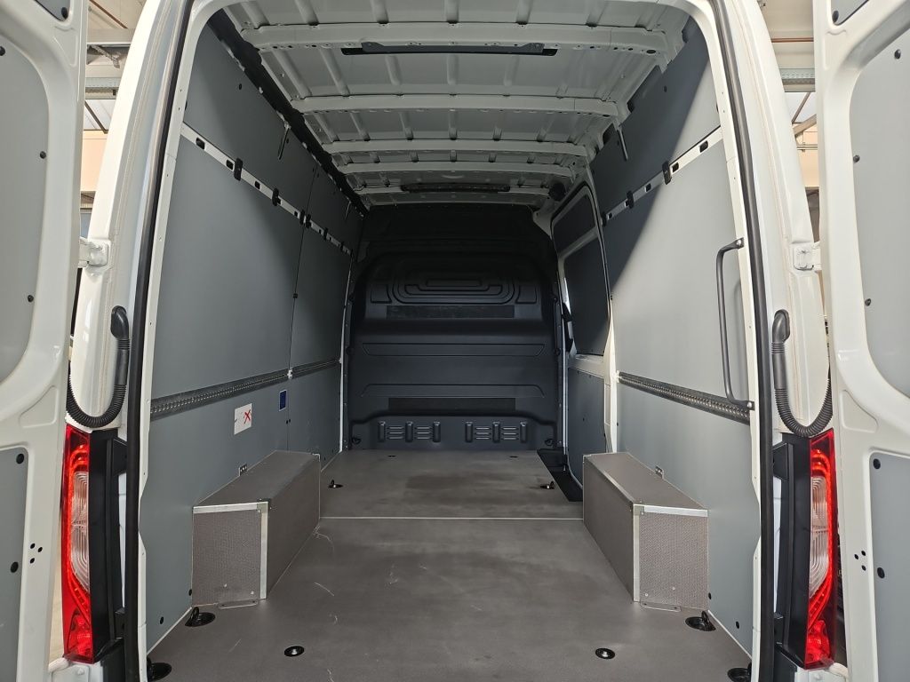 Fahrzeugabbildung Mercedes-Benz Sprinter 319 CDI Kasten L2H2 4x4 Schwingsitz LED