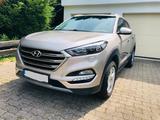Hyundai TUCSON 4WD, höhergelegt, Familien-und Jagd-Wagen - : Geländewagen, Familien