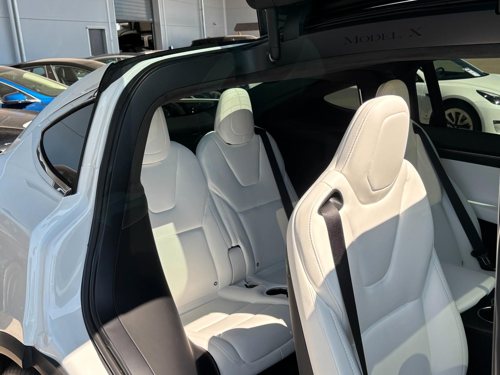 Tesla Model X 100D – 525 ch – 6 places – Autopilot 3
