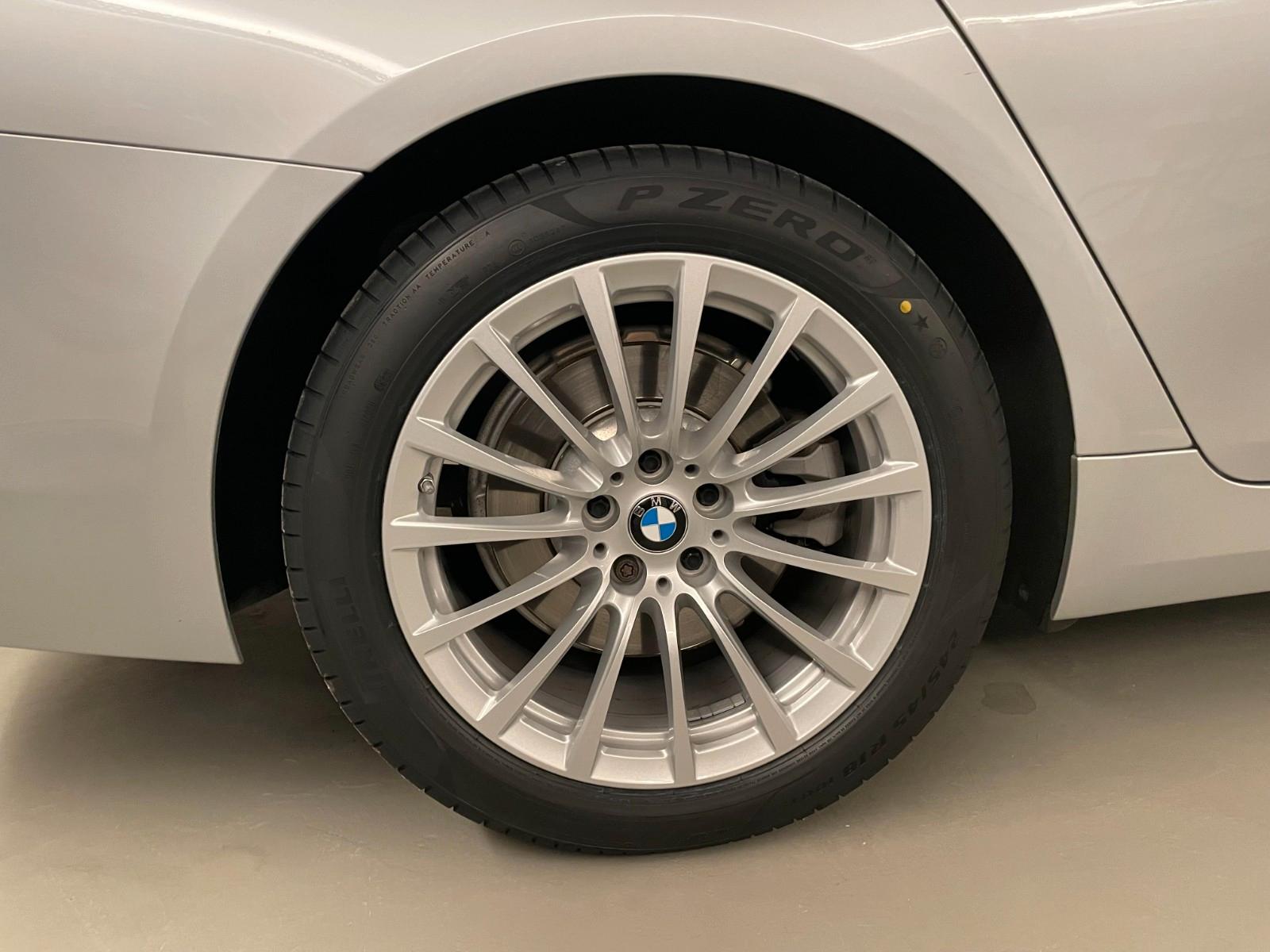 BMW 520 d xDrive Luxury Line *** Vollausstattung ***