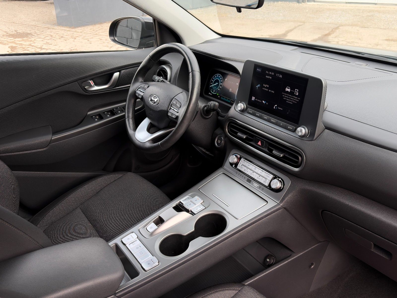 Fahrzeugabbildung Hyundai KONA E Select SHZ LHZ ACC PDC CAM CarPlay Navi