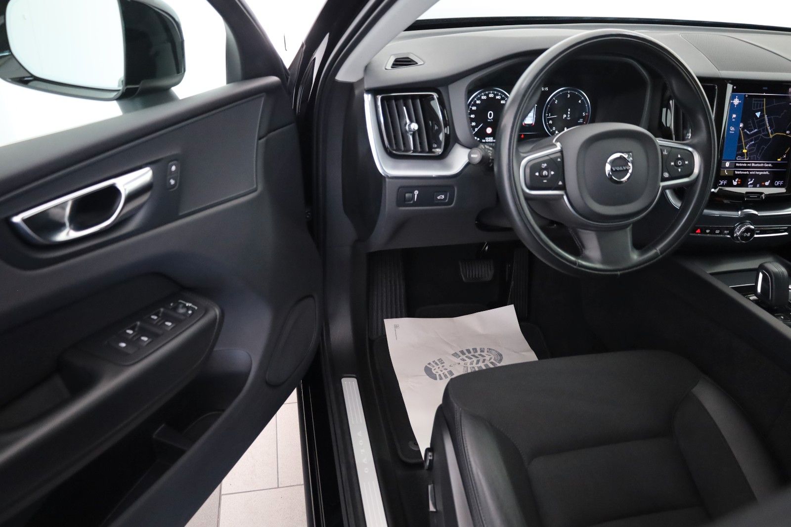 Fahrzeugabbildung Volvo XC60 Momentum Pro T.Leder,Navi,LED,Kamera,Apple