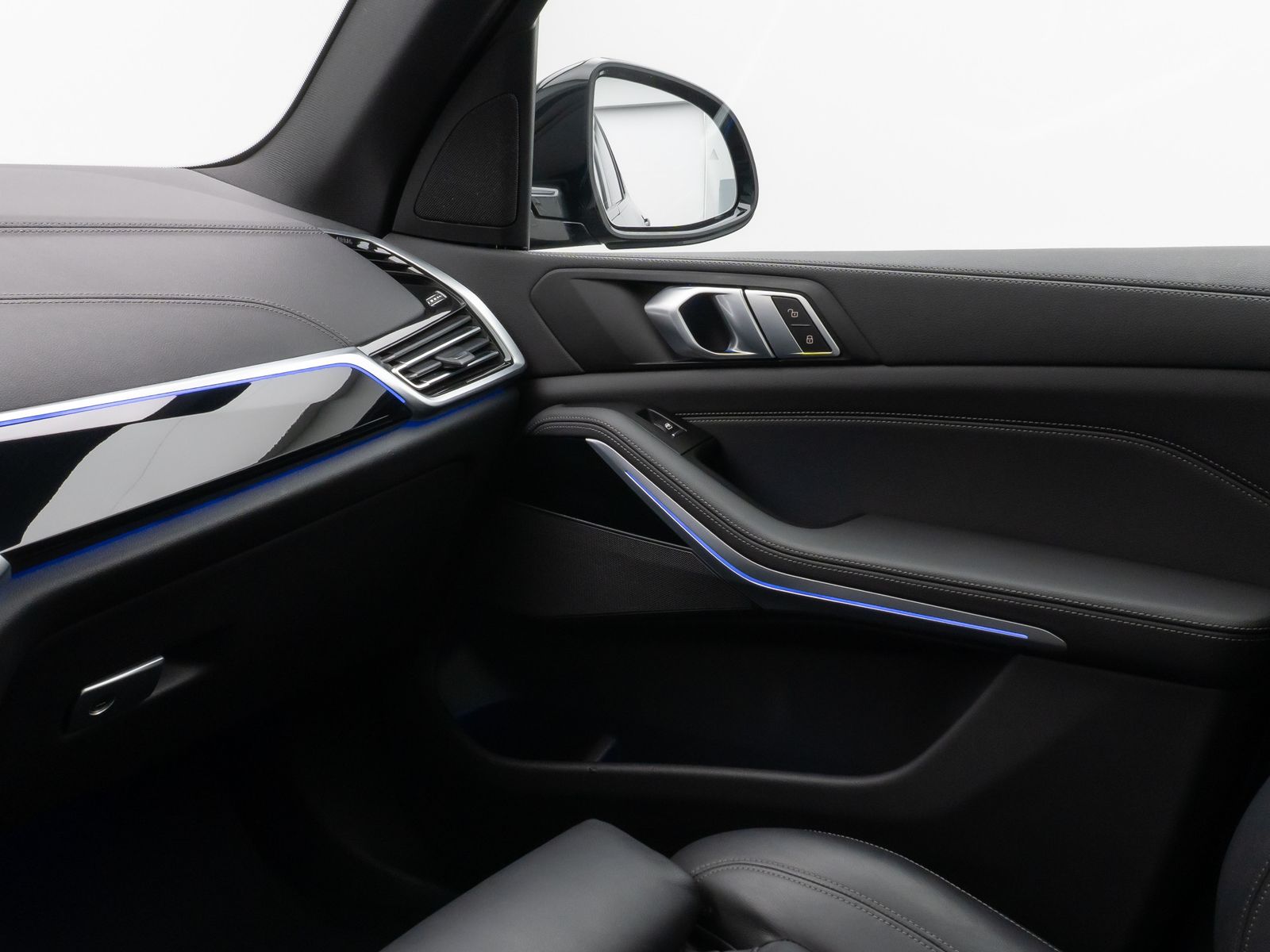 Fahrzeugabbildung BMW X5 xD30d M Sport Panorama 360°Laser HUD DAB HiFi