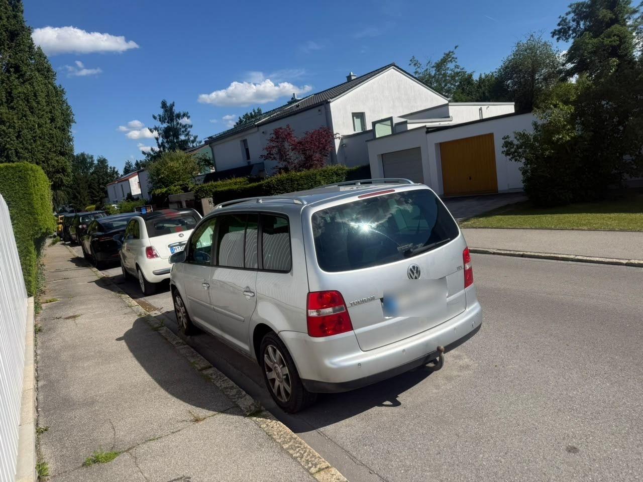 Volkswagen Touran 2004 — rear view