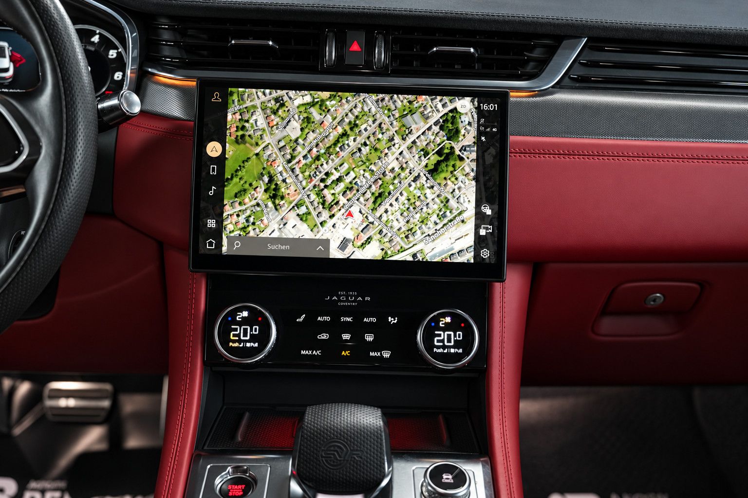 Fahrzeugabbildung Jaguar F-Pace  SVR /PANO/MERIDIAN/HUD/360°KAM/MEMORY