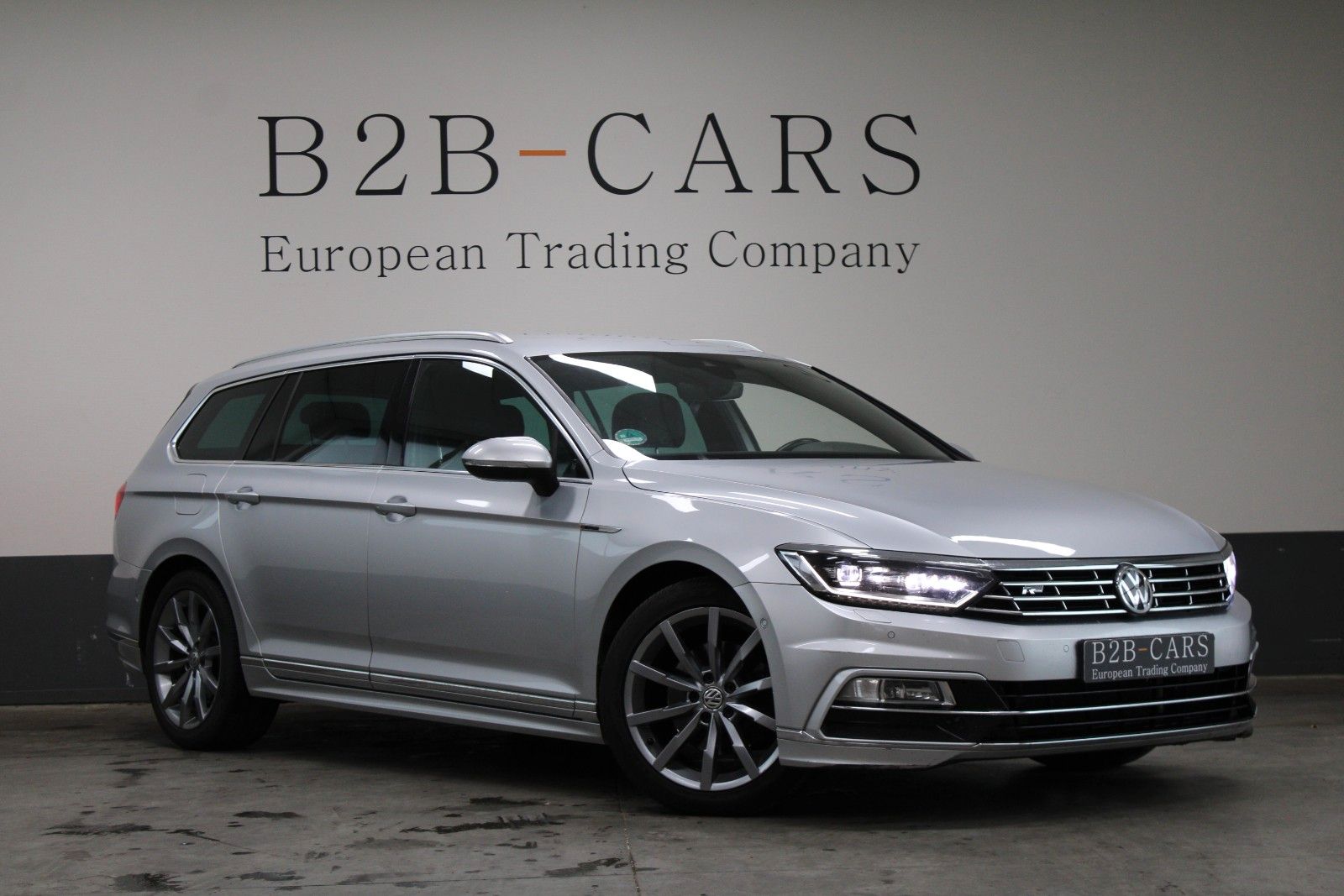 VW Passat Variant 2.0 TDI 4-Motion - R-line - LED