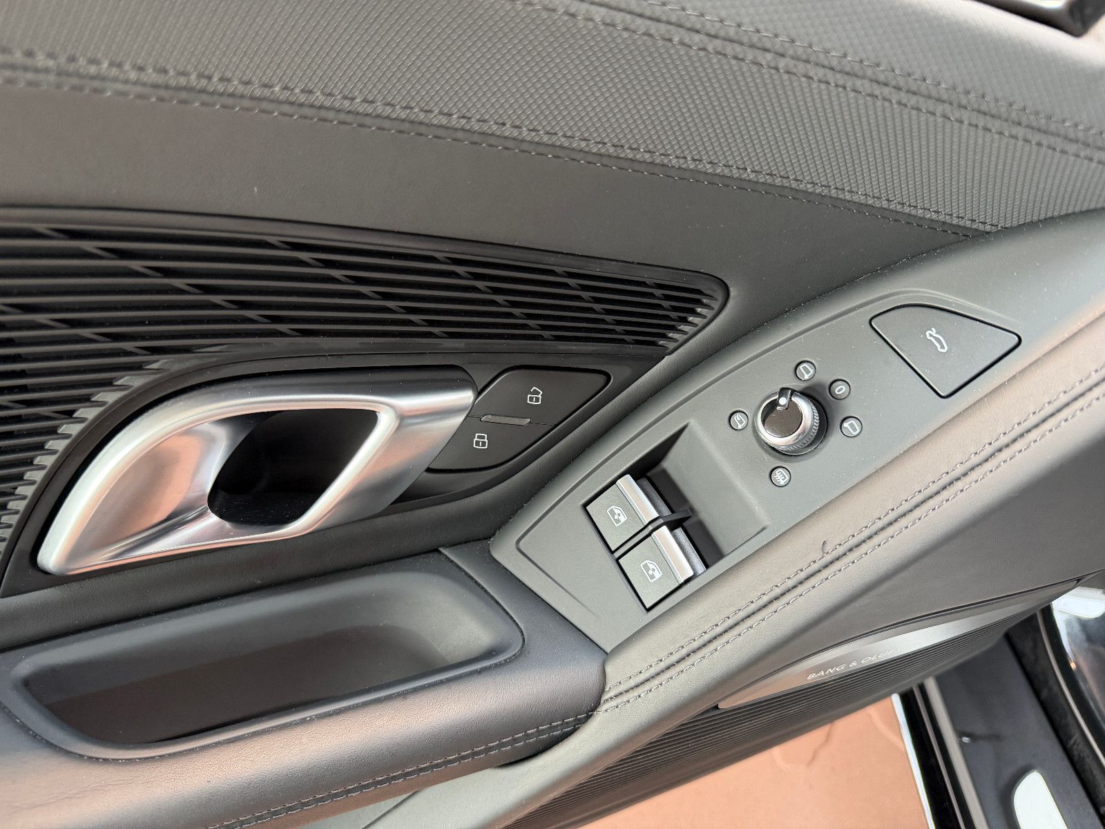 Fahrzeugabbildung Audi R8 Spyder 5.2 FSI RWD performance/BANG&OLUFSEN/