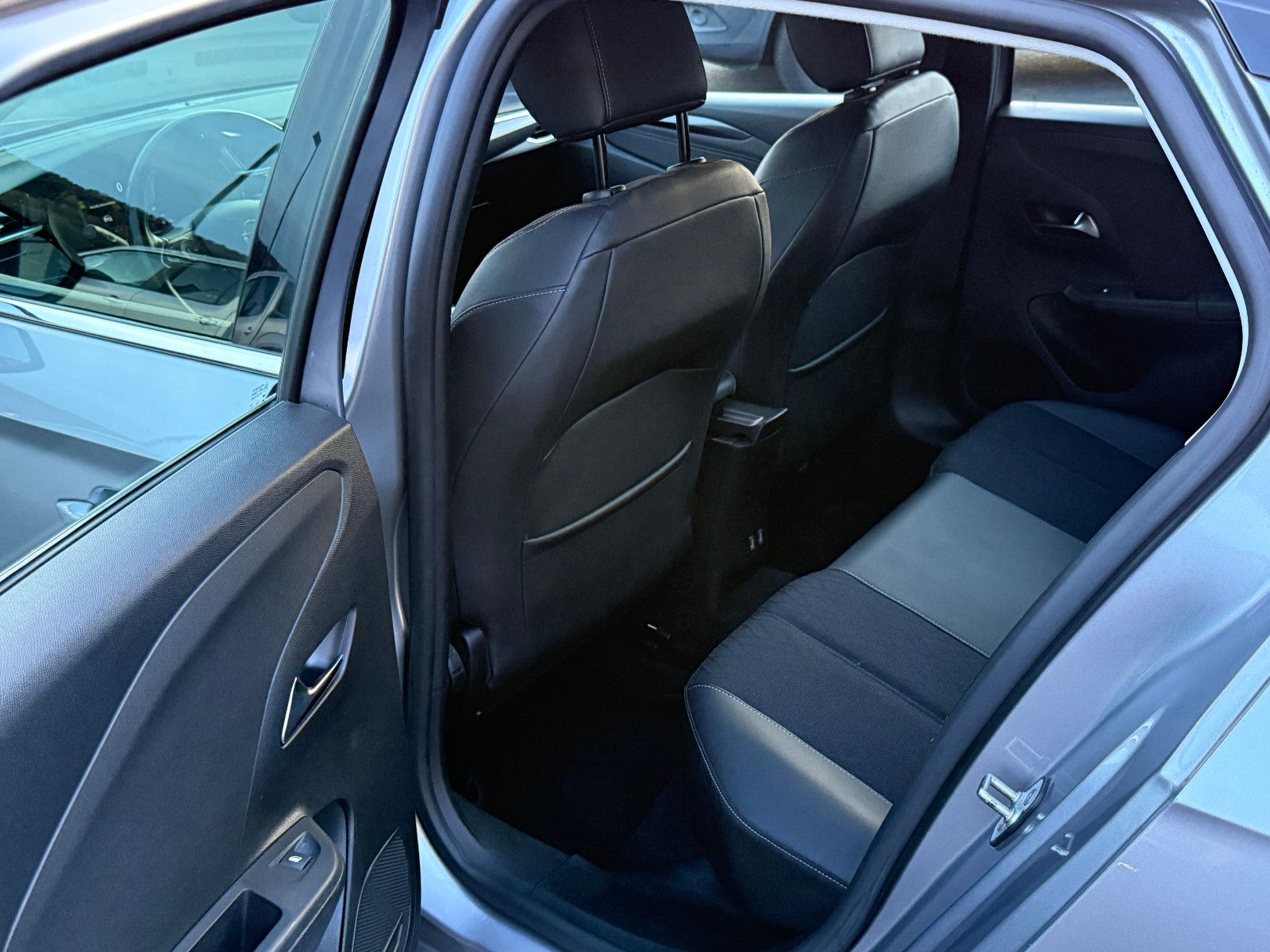 Fahrzeugabbildung Opel Corsa F 1.5 D Elegance GRA LED Navi PDC Kamera