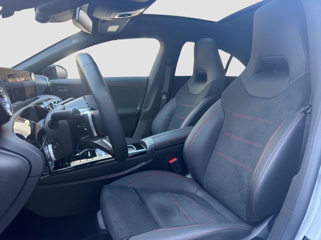 Fahrzeugabbildung Mercedes-Benz CLA 200 Coupé AMG*Night*Pano*Key.Less*PDC*360°