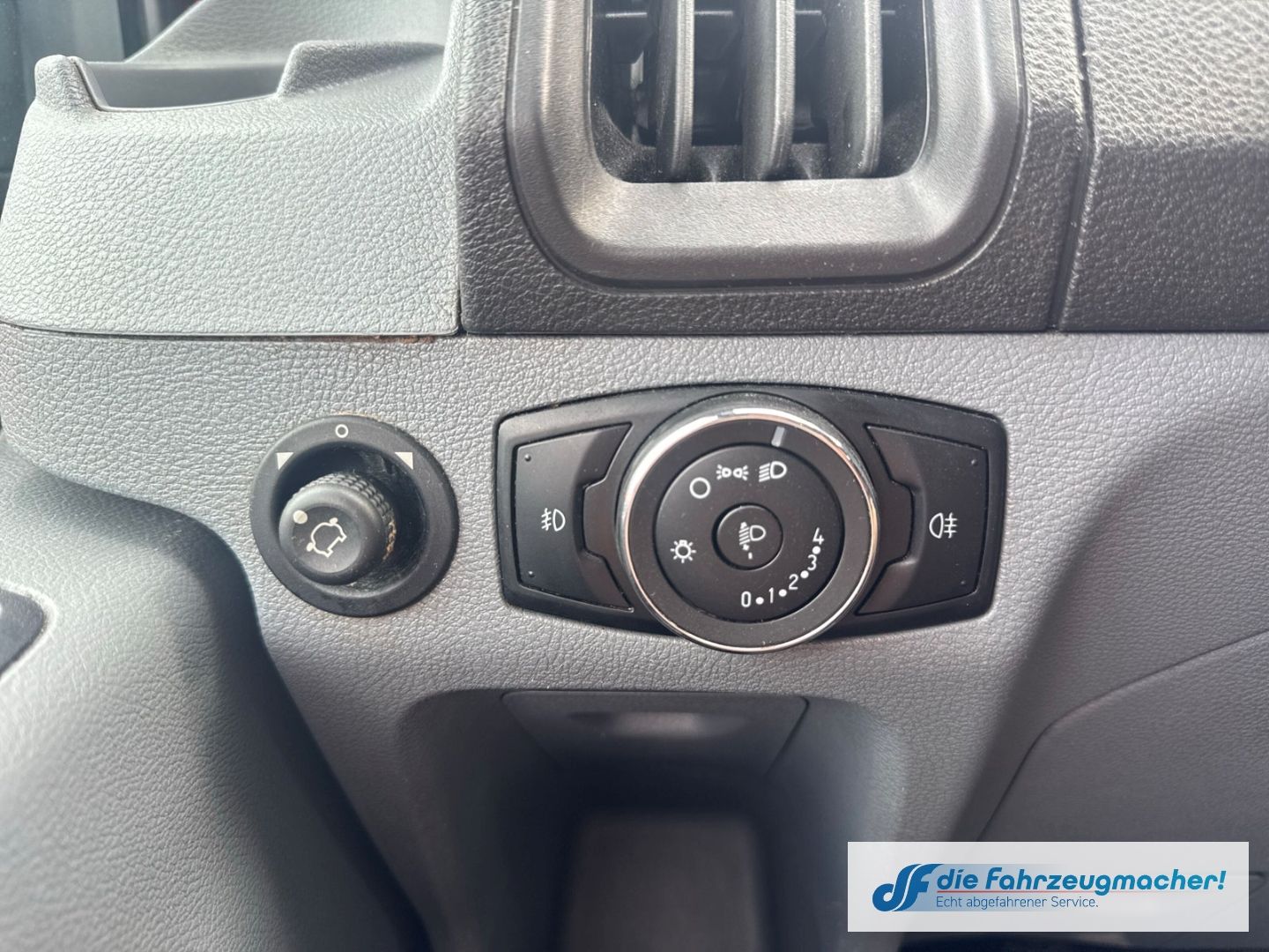 Fahrzeugabbildung Ford Transit Kombi 350 L3 Trend StandHZG *2881*EXPORT