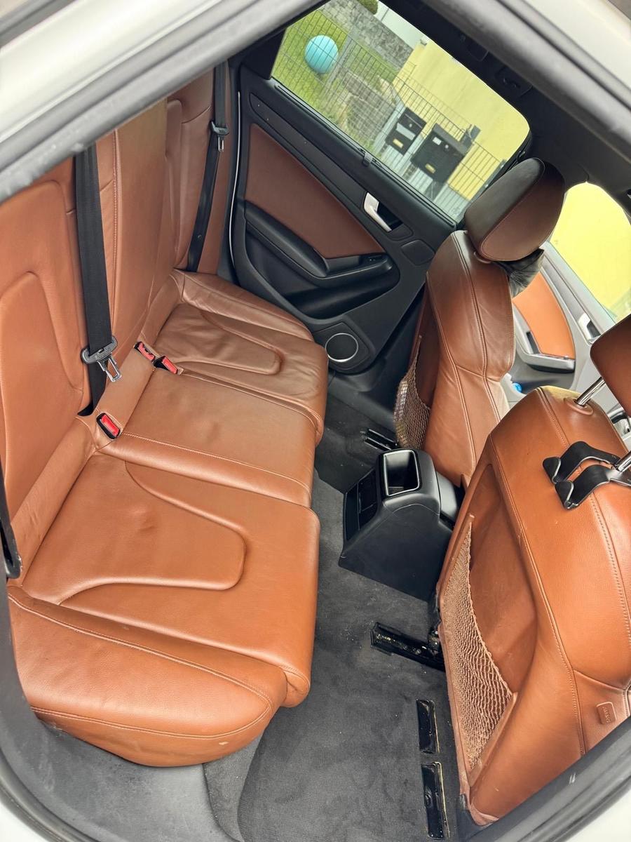 Audi A4 2010 — photo 7