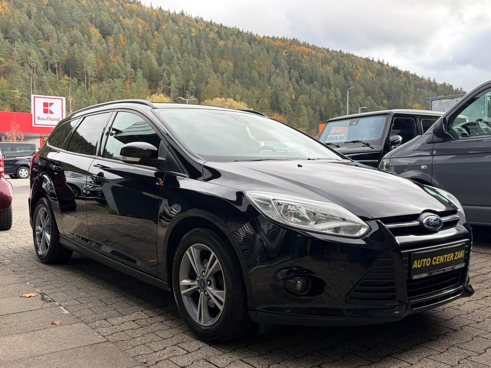 Ford Focus 2014 — interior
