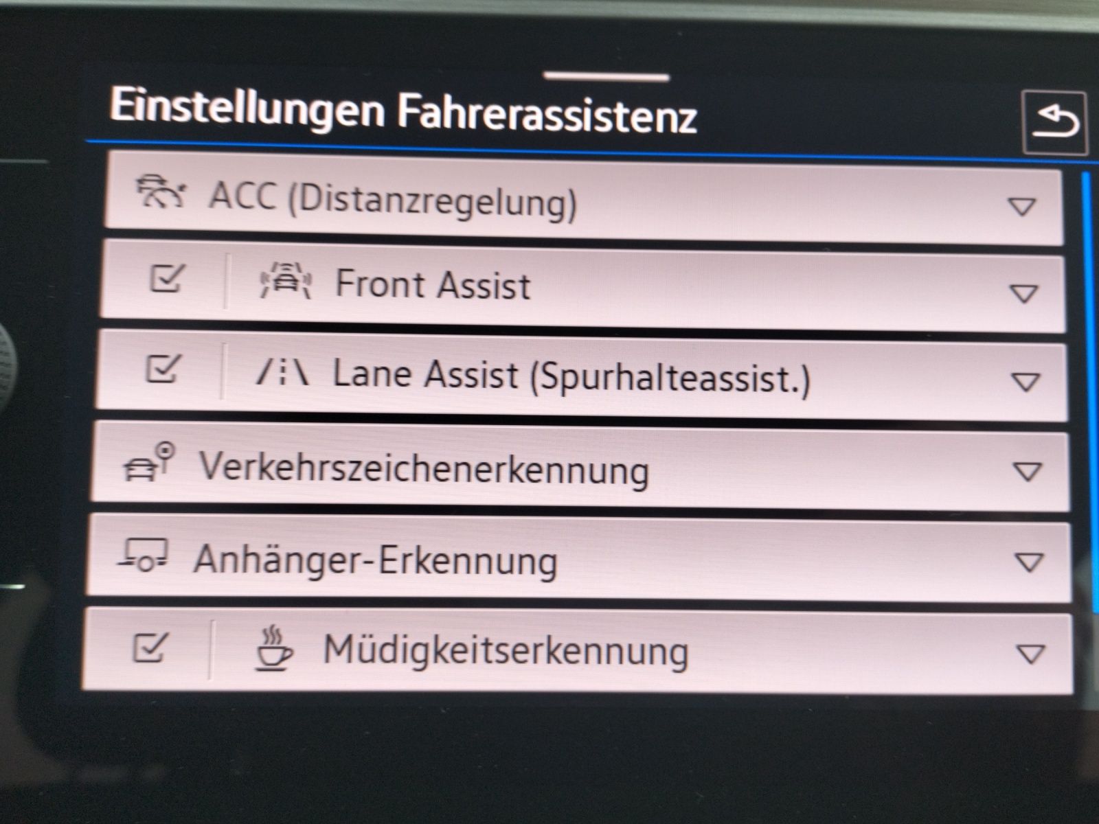 Fahrzeugabbildung Volkswagen Passat Variant TDI DSG LED ACC SH WeConnect Navi