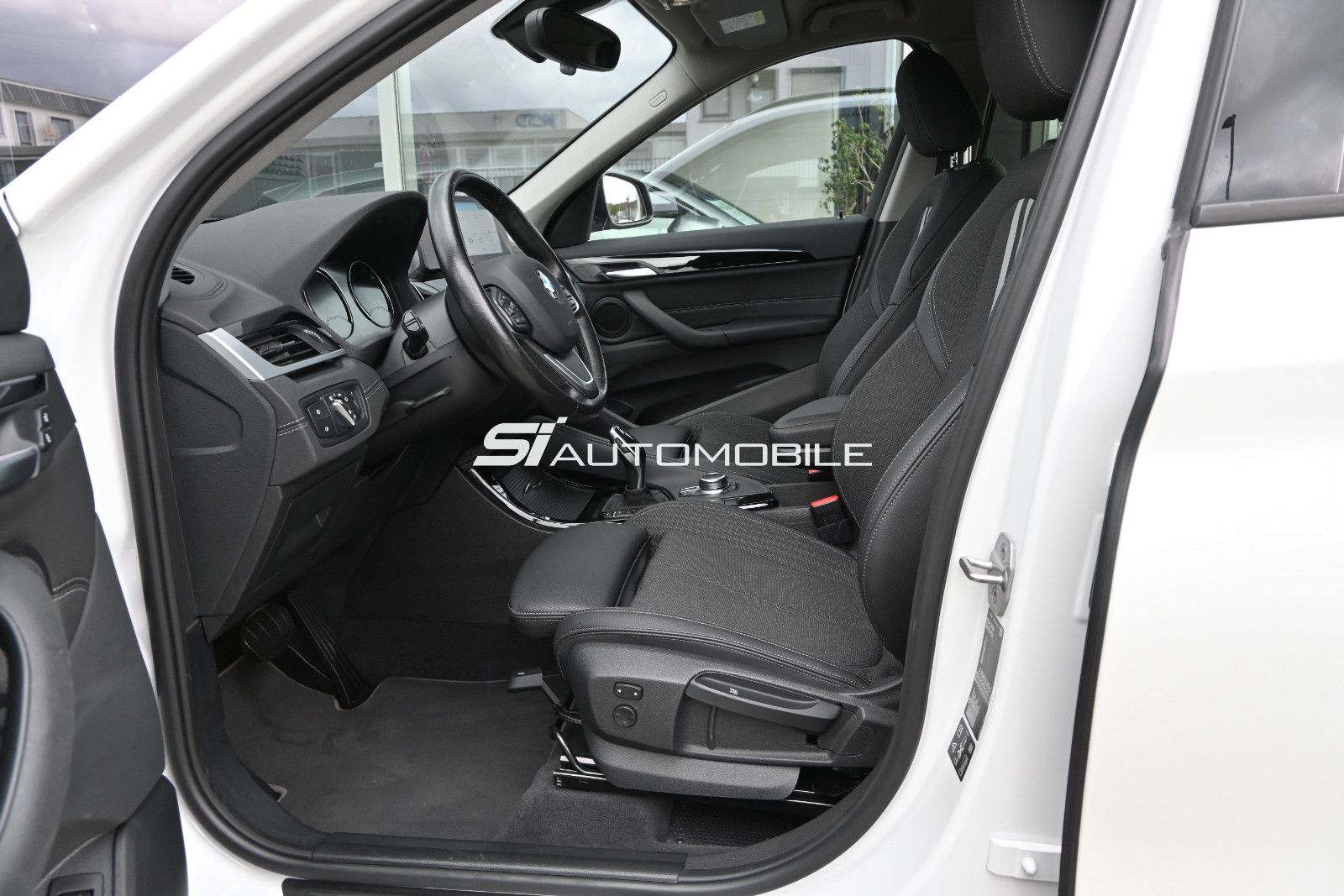 Fahrzeugabbildung BMW X1 xDr. 20d Sport Line °ACC°AHK°HEAD-UP°KAMERA°