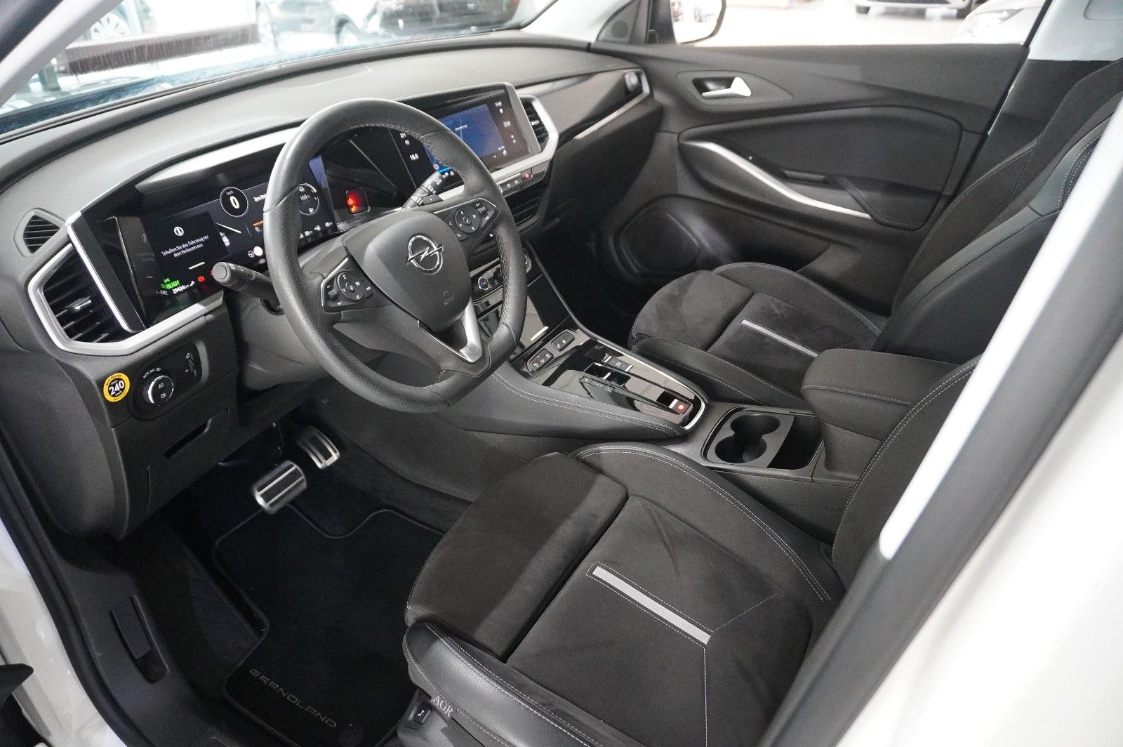 Fahrzeugabbildung Opel Grandland (X) 1.6T GSe HYBRID 4X4 NAVI/LED/SPORT