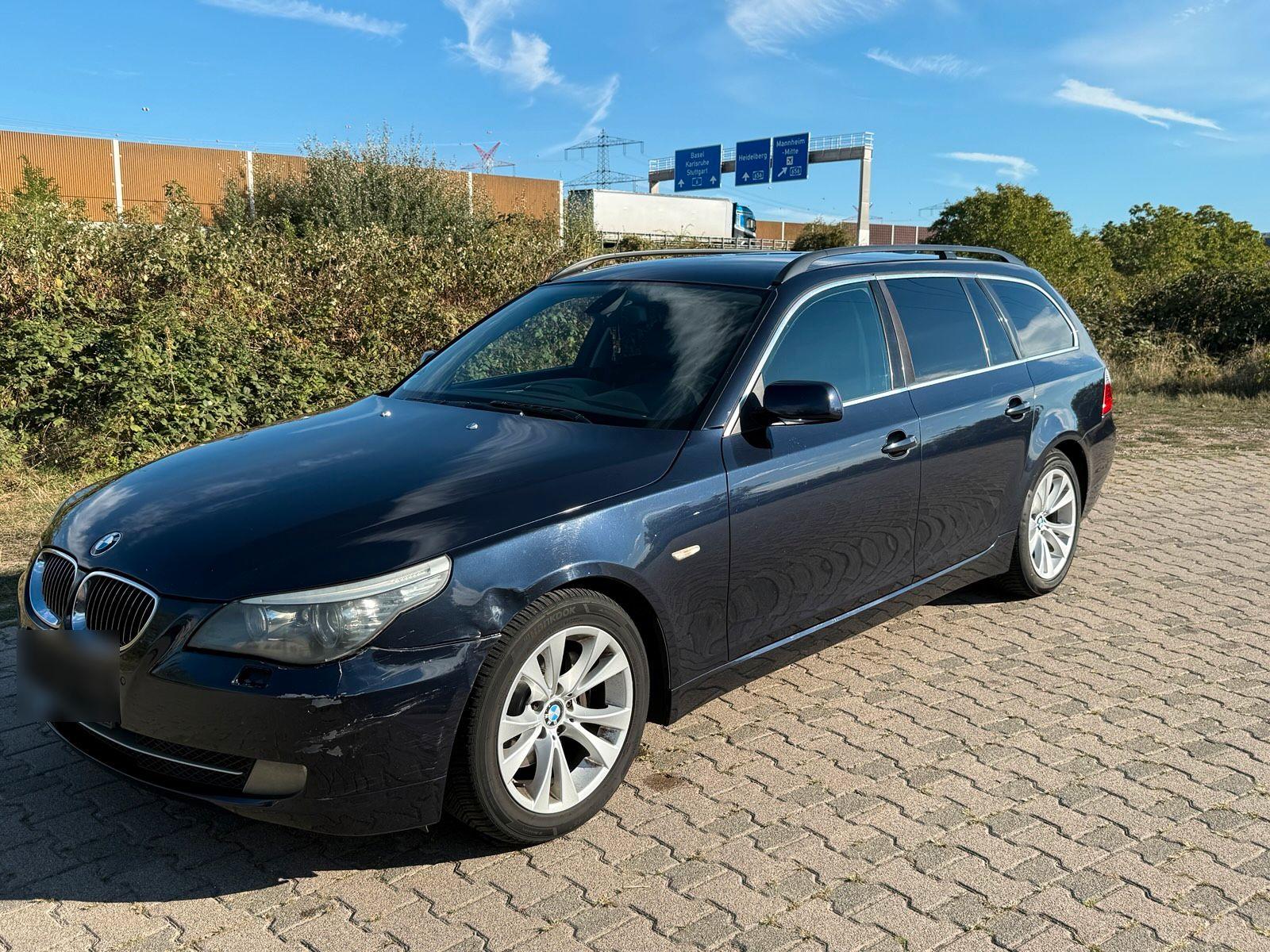 BMW 525 2009 — rear view