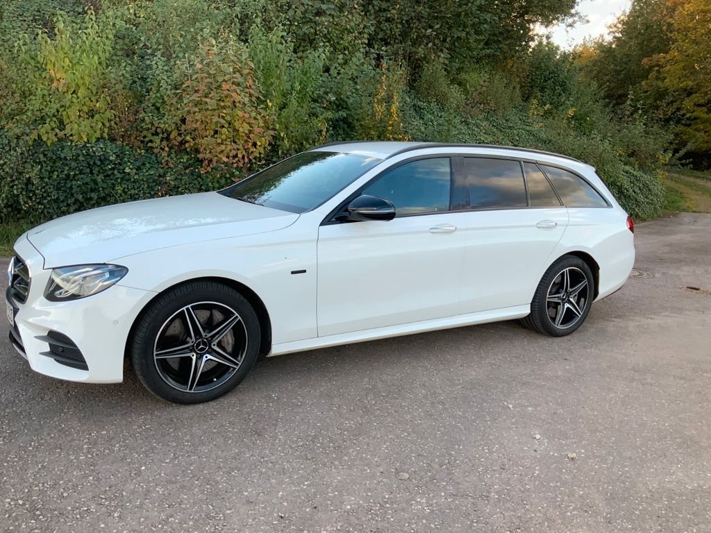 Image of Mercedes-Benz E 300