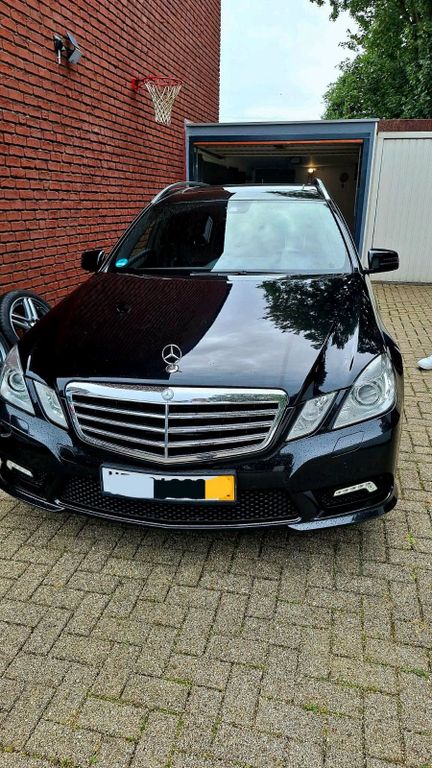 Image of Mercedes-Benz E 350