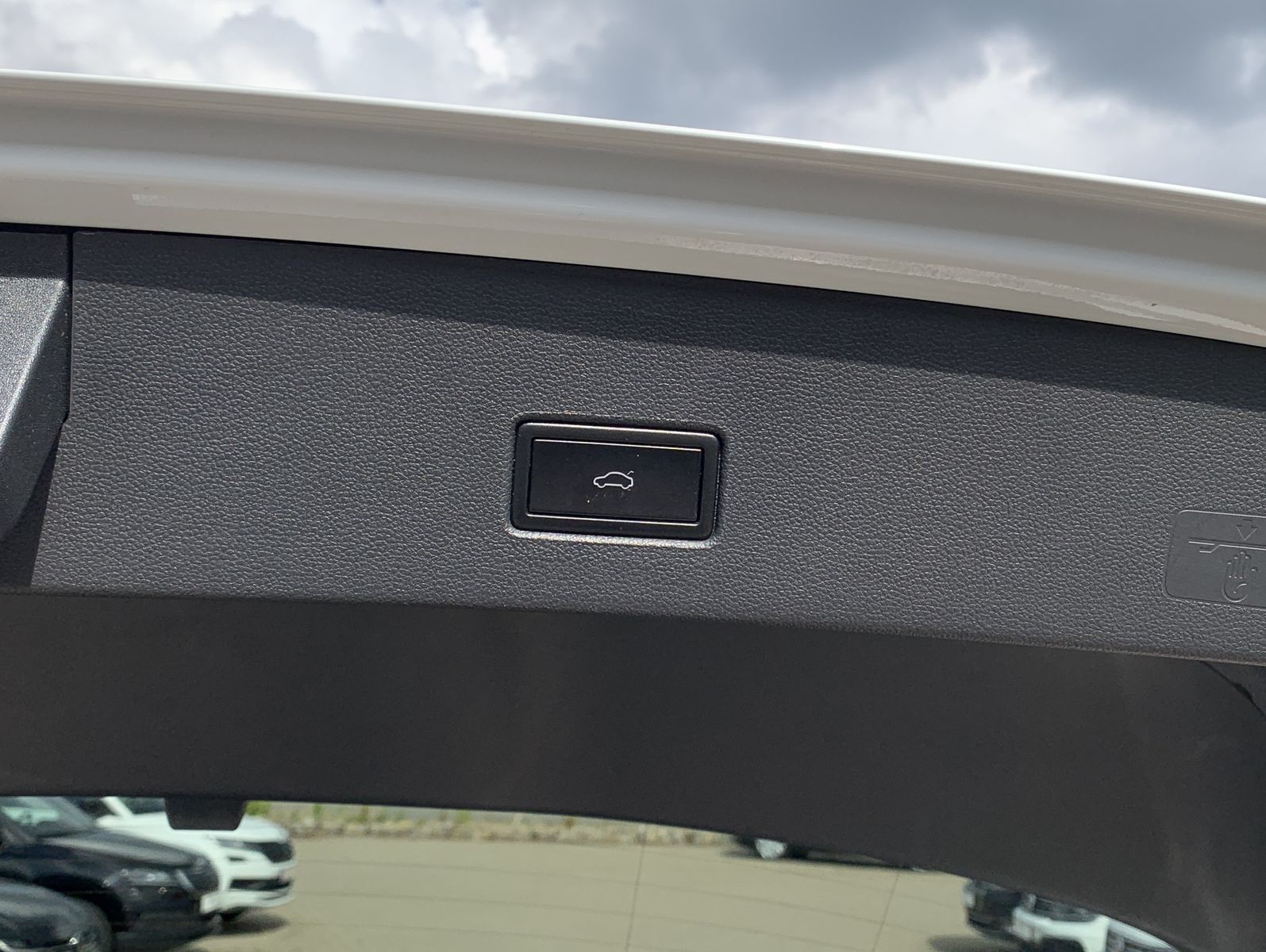 Fahrzeugabbildung Volkswagen T-Roc 2.0 TDI*Style*Leder*LED*STHZ*ACC*Side*Cam*