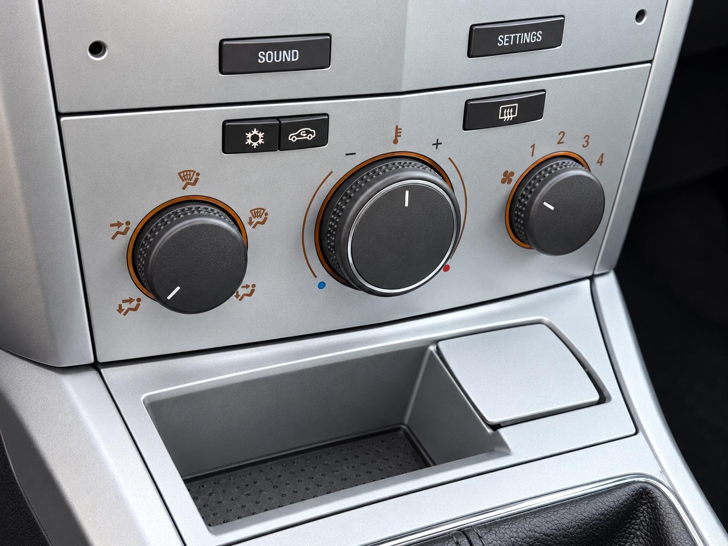 Opel Astra 2009 — photo 15