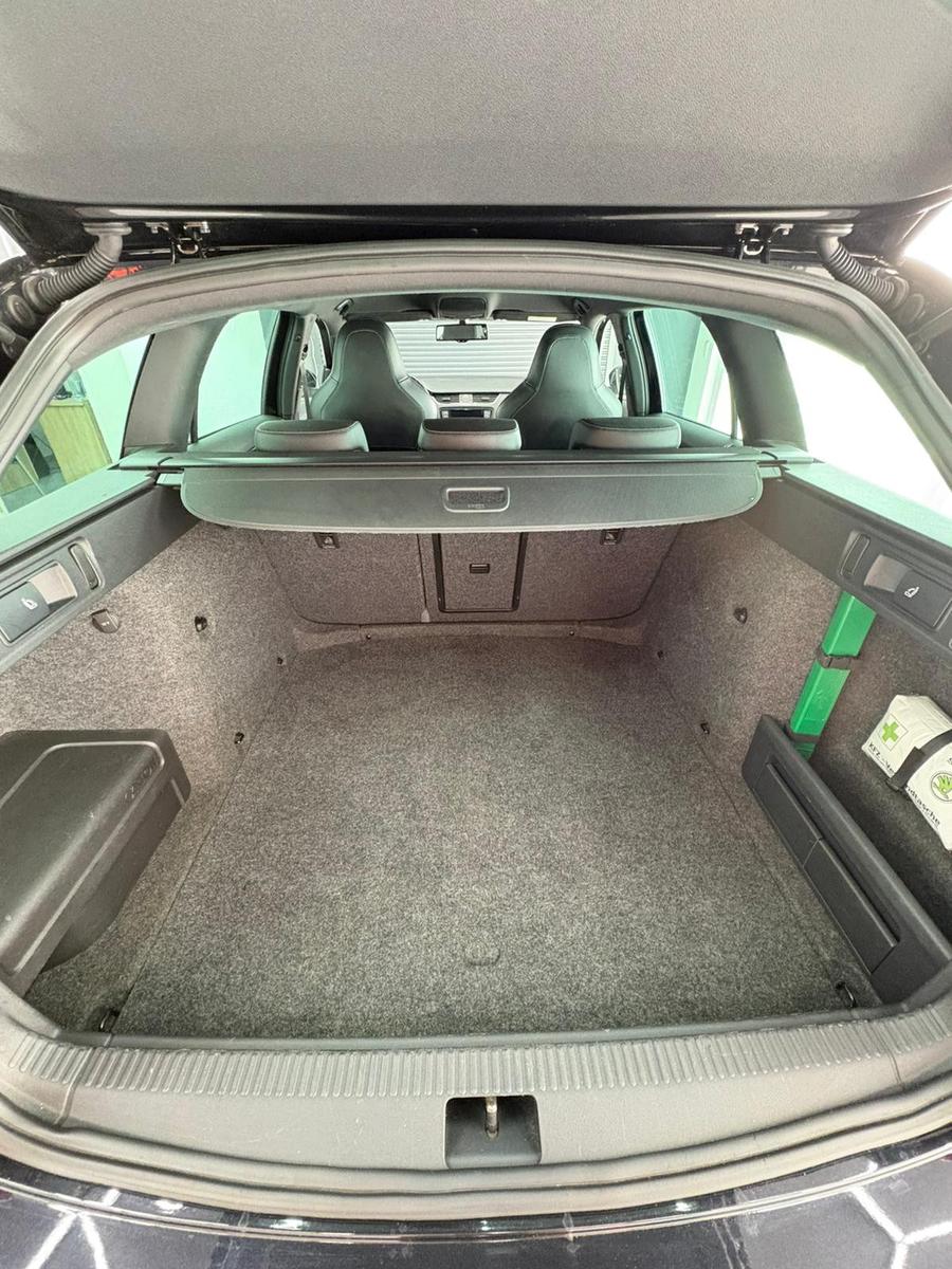 SKODA OCTAVIA COMBI RS 2.0 TSI 220ch BVM Pack sport Sièges chauffants Historique présent