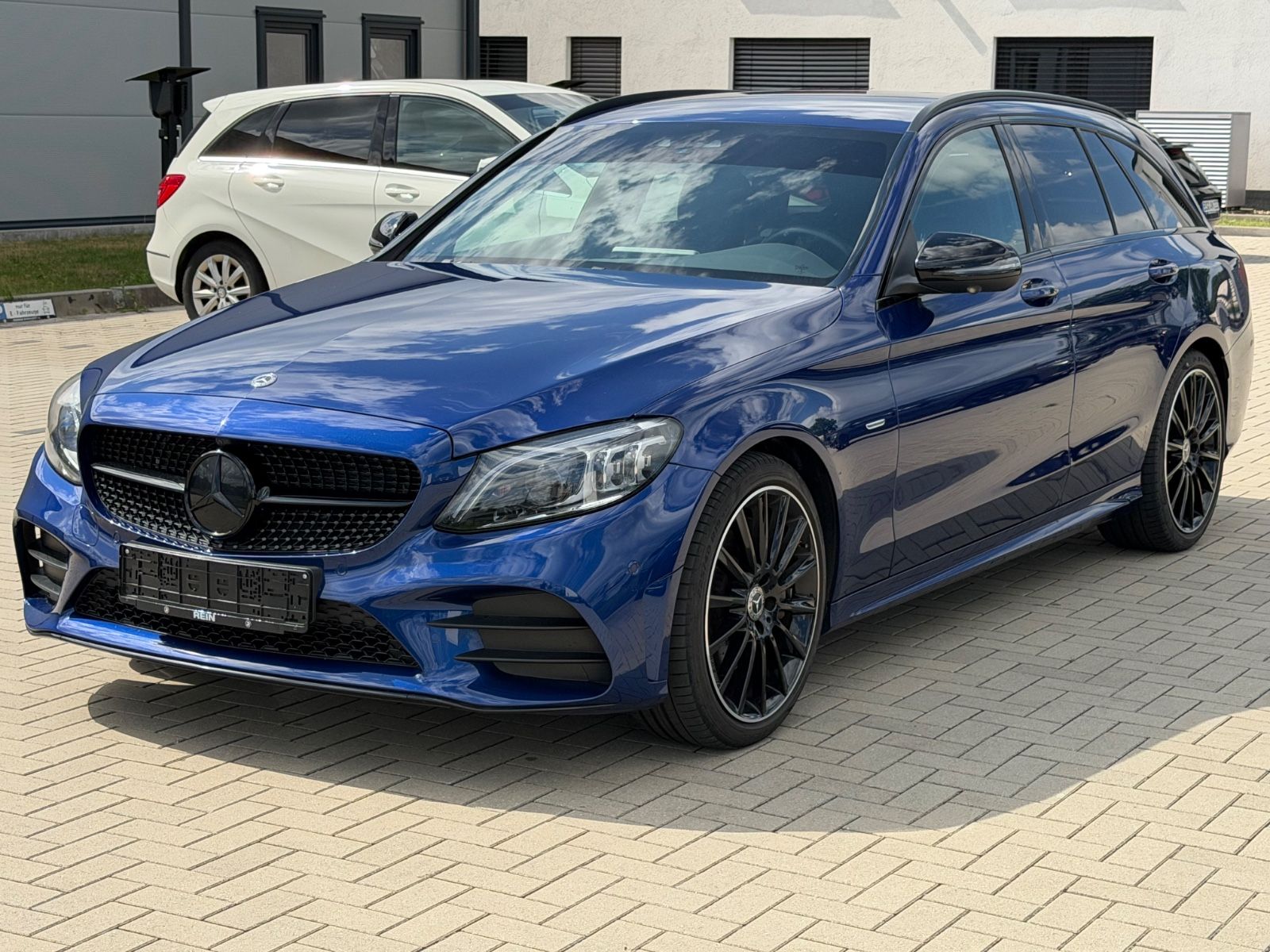 MERCEDES-BENZ C300T AMG Line/ Night Edition / Burmermeste
