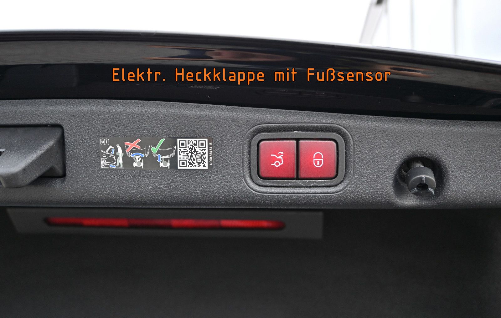 Fahrzeugabbildung Mercedes-Benz E 300 e Lim. °NIGHT°ACC°PANO°MULTIBEAM°8-FACH°