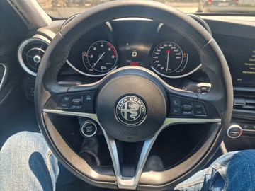 Alfa-Romeo Giulia - 12