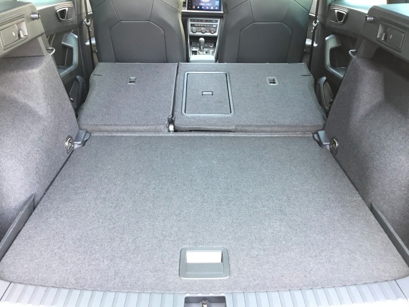 Fahrzeugabbildung CUPRA Ateca 2.0 TSI 4Drive DSG+Pano+AHK+19"+ACC+LED