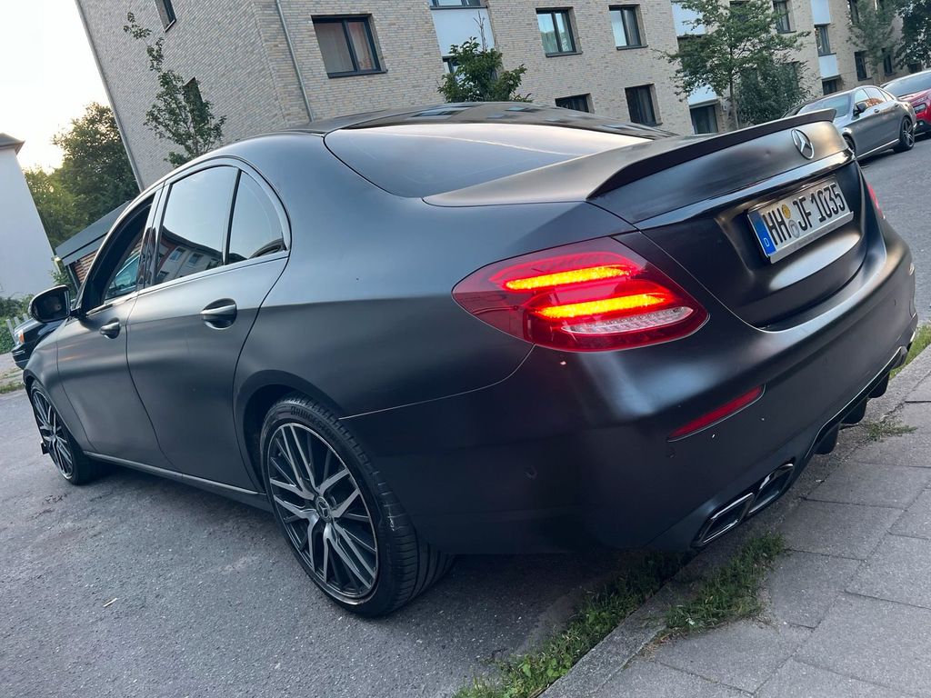 Image of Mercedes-Benz E 220