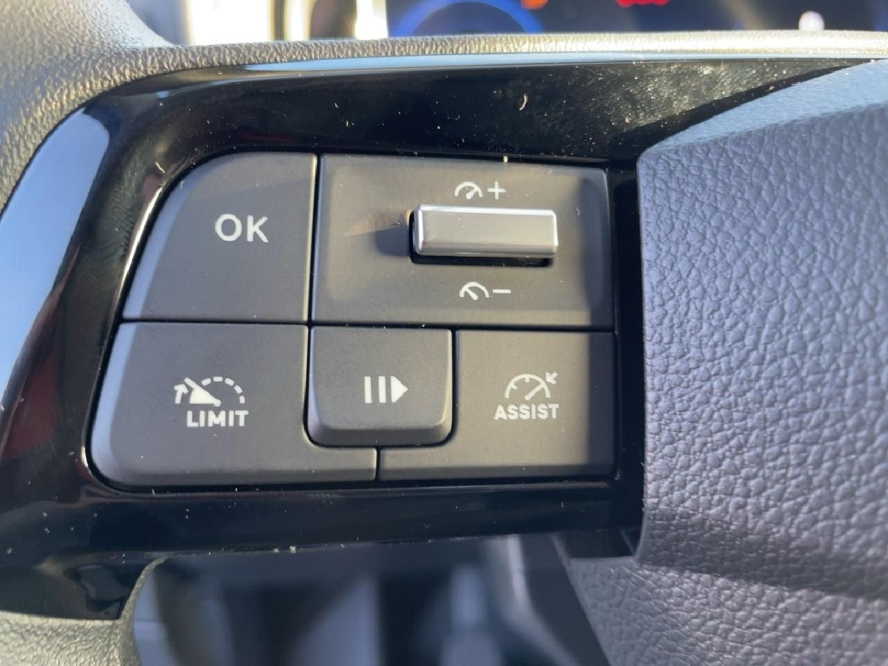 Fahrzeugabbildung Toyota Proace City 1.5D 102PS L2 Meister + Navi + Hecks