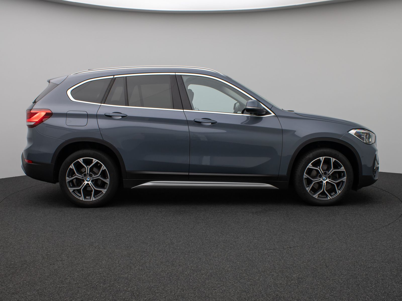Fahrzeugabbildung BMW X1 sD18i xLine Kamera DAB HiFi DrivAssist Sport