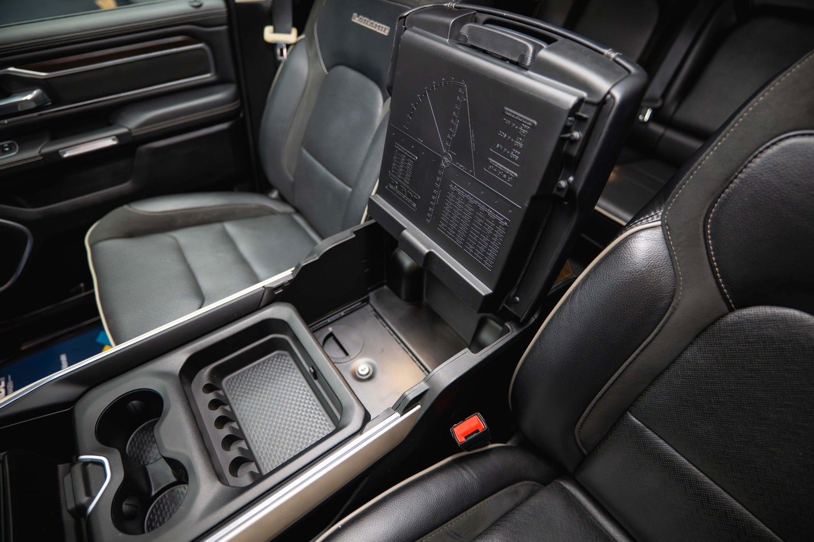 Fahrzeugabbildung Dodge RAM 5.7 V8 HEMI 4x4 LARAMIE PUNISHER *Pano*LED*