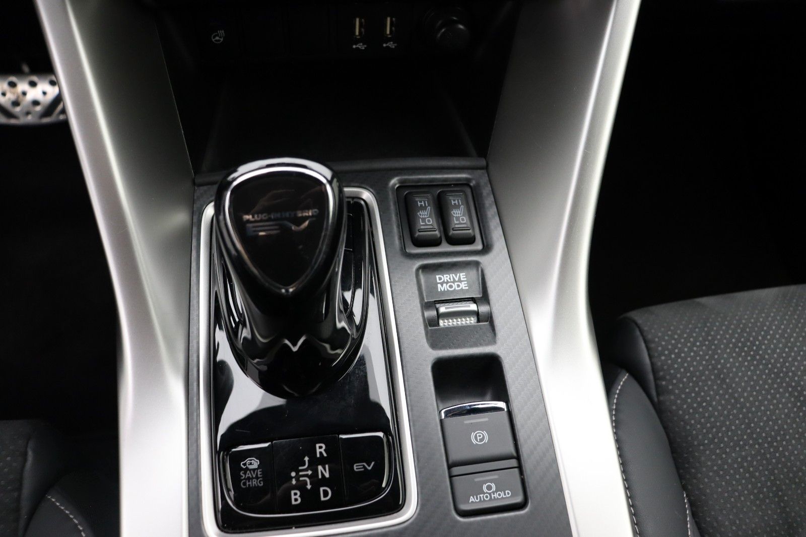 Fahrzeugabbildung Mitsubishi Eclipse Cross 2.4 Plus Select Black Hybrid 4WD